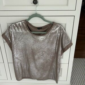 Silver/tan short sleeve top.